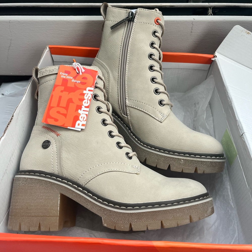 XTI Refresh Women's Lace Up Cream Boots